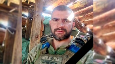 На Чернігівщині поховали трьох військових ЗСУ — Олександра Ігнатушка, Павла Ліфера та Володимира Іпатка На Чернігівщині поховали трьох військових ЗСУ — Олександра Ігнатушка, Павла Ліфера та Володимира Іпатка