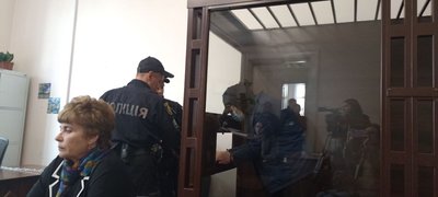 У Житомирі суд призначив довічне позбавлення волі чоловікові за вбивство матері та доньки