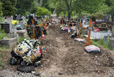 Ховають між рядами могил: на кладовищі "Барвінок" біля Ужгорода немає місць для поховань Ховають між рядами могил: на кладовищі "Барвінок" біля Ужгорода немає місць для поховань