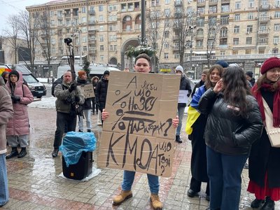 "Гроші на ЗСУ": у центрі Києва відбулася щосуботня акція на підтримку армії "Гроші на ЗСУ": у центрі Києва відбулася щосуботня акція на підтримку армії