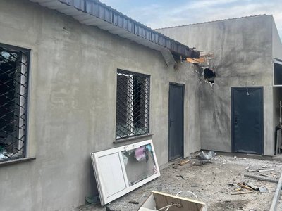 РФ завдала понад 30 ударів по Дніпропетровщині: поранено чоловіка, пошкоджено агропідприємство, АЗС, інфраструктуру