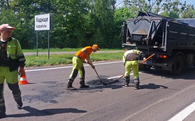 На Волині дорожники ремонтують аварійні ділянки автодороги Ковель — Камінь-Каширський На Волині дорожники ремонтують аварійні ділянки автодороги Ковель — Камінь-Каширський