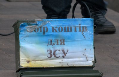 Волонтери з Черкащини вуличними співами зібрали 800 тисяч гривень для армії Волонтери з Черкащини вуличними співами зібрали 800 тисяч гривень для армії