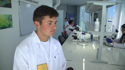 На Хмельниччині навчають майбутніх науковців На Хмельниччині навчають майбутніх науковців