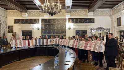міжнародний рушник єднання, збаразький замок, рушник, вишитий рушник міжнародний рушник єднання, збаразький замок, рушник, вишитий рушник