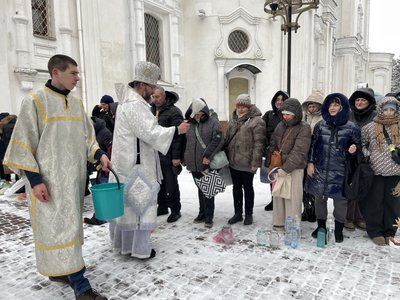 Освячували воду в храмі та купалися у річці: як у Полтаві відзначали Водохреще Освячували воду в храмі та купалися у річці: як у Полтаві відзначали Водохреще