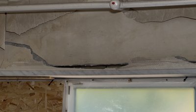 "Там не можна жити": у якому стані підʼїзди будинку, пошкодженого після російської атаки на Дніпро 20 вересня "Там не можна жити": у якому стані підʼїзди будинку, пошкодженого після російської атаки на Дніпро 20 вересня