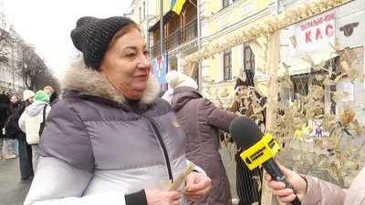 "У сітку єднання вплети оберіг" — у Житомирі до Дня Соборності влаштували патріотичну акцію на підтримку ЗСУ