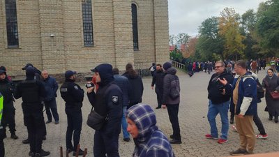 УПЦ чи ПЦУ: біля черкаського храму виникла бійка УПЦ чи ПЦУ: біля черкаського храму виникла бійка