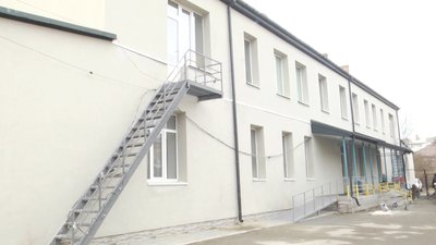 Діти у Житомирському центрі "Сонячний дім" скаржаться на умови в укритті під час повітряних тривог Діти у Житомирському центрі "Сонячний дім" скаржаться на умови в укритті під час повітряних тривог
