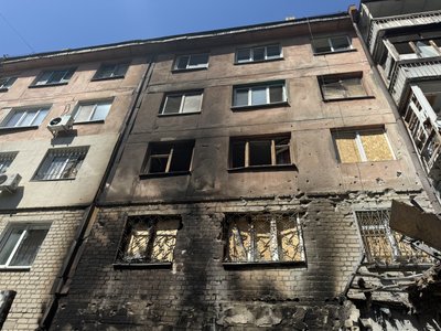 Наслідки обстрілу Дніпровського району Херсона: що розповіли очевидці Наслідки обстрілу Дніпровського району Херсона: що розповіли очевидці