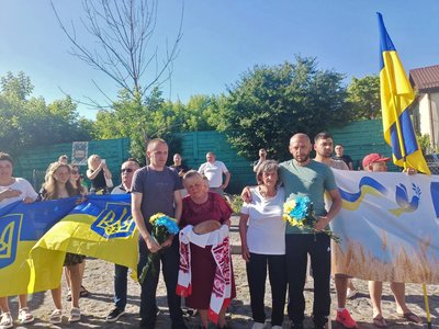 Луцьк зустрів двох звільнених з полону РФ військових 14 бригади Луцьк зустрів двох звільнених з полону РФ військових 14 бригади