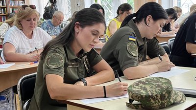 Миколаївці написали диктант до Дня Конституції України Миколаївці написали диктант до Дня Конституції України