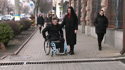 "Бруківкою самостійно – це нереально". Як інфраструктуру Кіровоградщини роблять доступною для людей з інвалідністю "Бруківкою самостійно – це нереально". Як інфраструктуру Кіровоградщини роблять доступною для людей з інвалідністю