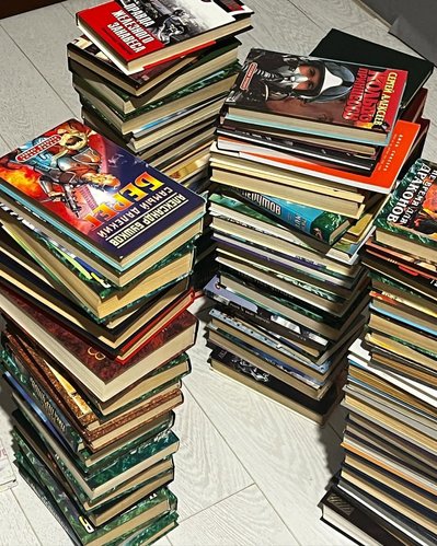 "Здайте російські книжки на макулатуру": як працює проєкт "Ціль Є" з Одеси