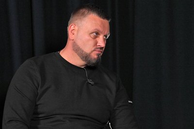 Начальник Чернівецької ОВА Руслан Осипенко на інтерв'ю із Суспільне Чернівці Начальник Чернівецької ОВА Руслан Осипенко на інтерв'ю із Суспільне Чернівці