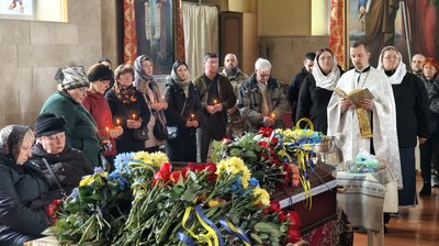 Вважався зниклим безвісти: у Миколаєві попрощалися з бійцем ТрО Олександром Усенком Вважався зниклим безвісти: у Миколаєві попрощалися з бійцем ТрО Олександром Усенком