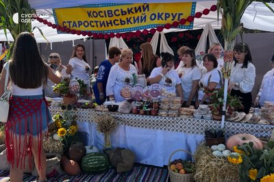 300 літрів борщу за родинним рецептом Чикаленків: на Одещині встановили рекорд України 300 літрів борщу за родинним рецептом Чикаленків: на Одещині встановили рекорд України