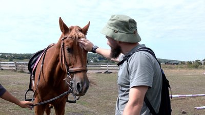 «Вони так заспокоюють»: ветерани з ампутаціями каталися верхи на Вінниччині «Вони так заспокоюють»: ветерани з ампутаціями каталися верхи на Вінниччині
