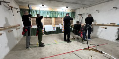 "Відпочиваємо душею": як ветерани в Умані на Черкащині опановують стрільбу з лука "Відпочиваємо душею": як ветерани в Умані на Черкащині опановують стрільбу з лука