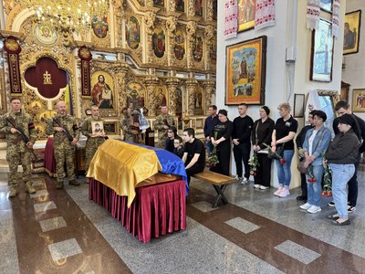 У Полтаві попрощалися із полеглим захисником Миколою Романом У Полтаві попрощалися із полеглим захисником Миколою Романом