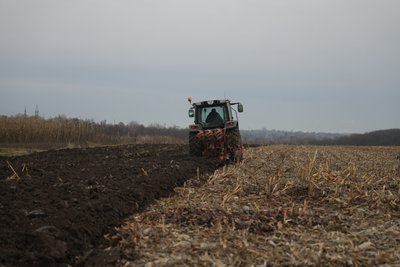 "Грантодавці до нас сильно не йдуть": як працює агробізнес ветерана на Сумщині під час війни "Грантодавці до нас сильно не йдуть": як працює агробізнес ветерана на Сумщині під час війни