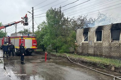 У Харкові згорів приватний будинок в Основ'янському районі 7 травня У Харкові згорів приватний будинок в Основ'янському районі 7 травня