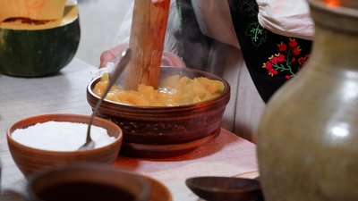 "Кулінарний спадок": традиційний рецепт гарбузової червоної каші з печі від господині з Рівненщини "Кулінарний спадок": традиційний рецепт гарбузової червоної каші з печі від господині з Рівненщини