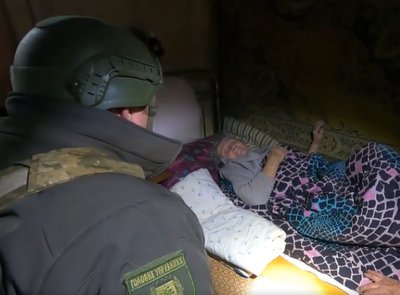 На ніч ми у підвалі. Волонтери показали, як живуть люди у Красногорівці на Донеччині На ніч ми у підвалі. Волонтери показали, як живуть люди у Красногорівці на Донеччині