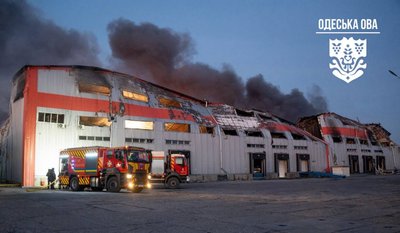 РФ атакувала Одещину десятками БпЛА: горіло підприємство