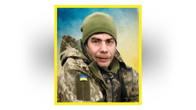 На Чернігівщині попрощалися з трьома захисниками України: Іваном Торбою, Андрієм Рогановим та Максимом Бельченком На Чернігівщині попрощалися з трьома захисниками України: Іваном Торбою, Андрієм Рогановим та Максимом Бельченком