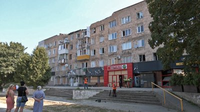 "Куска стелі немає, плити потріскали": у Луцьку відселили людей з поруйнованої багатоповерхівки в Луцьку "Куска стелі немає, плити потріскали": у Луцьку відселили людей з поруйнованої багатоповерхівки в Луцьку
