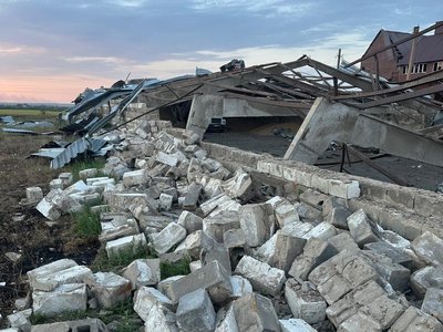 Зруйноване обстрілами господарство Донецька область, 2024 рік Зруйноване обстрілами господарство Донецька область, 2024 рік