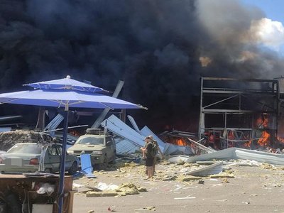 РФ завдала удару супермаркету в місті Костянтинівка 9 серпня: що відомо РФ завдала удару супермаркету в місті Костянтинівка 9 серпня: що відомо