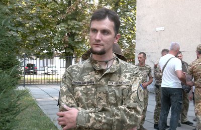 Побиття військовослужбовця: мати вимагає посадити обвинувачених за ґрати Побиття військовослужбовця: мати вимагає посадити обвинувачених за ґрати
