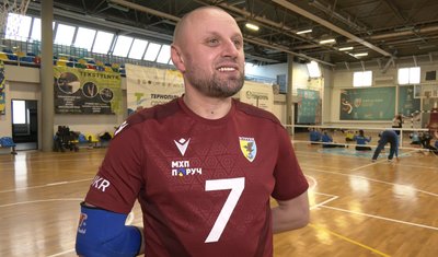 У Тернополі ветерани тренуються з жіночою паралімпійською збірною України, волейбол, Василь Базюк, капітан команди, 30 квітня 2026 року У Тернополі ветерани тренуються з жіночою паралімпійською збірною України, волейбол, Василь Базюк, капітан команди, 30 квітня 2026 року