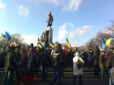 Євромайдан під пам'ятником Шевченку у Харкові