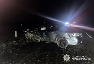 Неподалік Решетилівки на Полтавщині машину відкинуло у відбійник: травми зазнав водій Неподалік Решетилівки на Полтавщині машину відкинуло у відбійник: травми зазнав водій