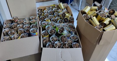 Майже пів тисячі окопних свічок зробили в офісі "Розумне довкілля. Хмельницький" цього сезону та передали військовим