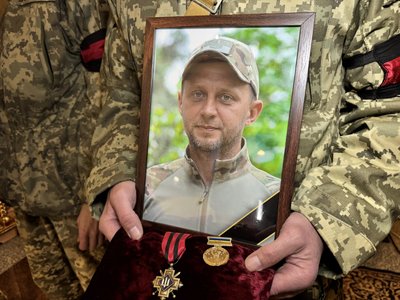 У Полтаві попрощались з молодшим сержантом Павлом Гриценком та солдатом Павлом Єремичем У Полтаві попрощались з молодшим сержантом Павлом Гриценком та солдатом Павлом Єремичем