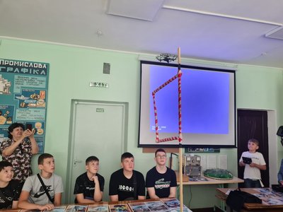 У Житомирі 30 школярів навчається керувати дронами У Житомирі 30 школярів навчається керувати дронами