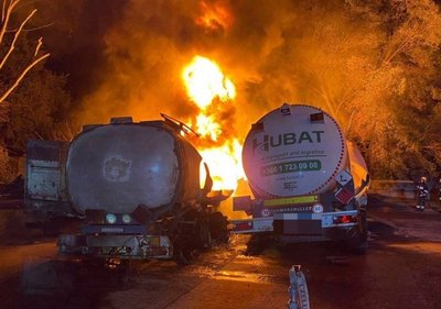 В Одеській області згоріли чотири вантажівки