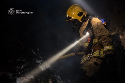 На Житомирщині під час нічної атаки дронів пошкоджені об’єкт енергетики, амбулаторія та житловий будинок