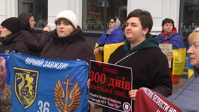 У Хмельницькому відбулась 127 мирна акція "Поверніть Героїв з полону" У Хмельницькому відбулась 127 мирна акція "Поверніть Героїв з полону"