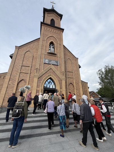 У Житомирі освятили пам’ятник Іоанну Павлу ІІ: монумент відкрили до дня народження понтифіка У Житомирі освятили пам’ятник Іоанну Павлу ІІ: монумент відкрили до дня народження понтифіка