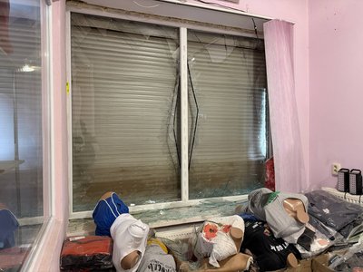 Знищено ТЦ, побито десятки будинків та авто: на Синельниківщині внаслідок атаки РФ є жертви Знищено ТЦ, побито десятки будинків та авто: на Синельниківщині внаслідок атаки РФ є жертви
