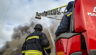 Дим, пожежа, рятувальники Дим, пожежа, рятувальники