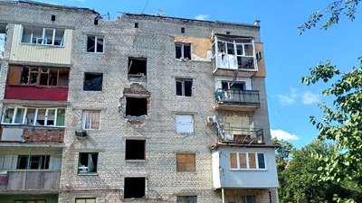 Усіх дітей евакуювали, близько 90% багатоповерхівок зруйновані: як живе Лиманська громада на Донеччині Усіх дітей евакуювали, близько 90% багатоповерхівок зруйновані: як живе Лиманська громада на Донеччині