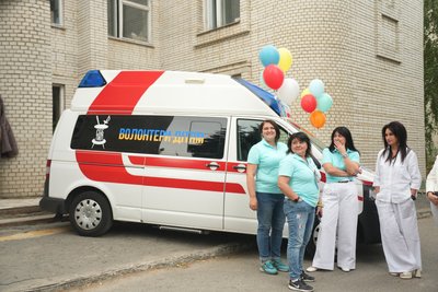 Дитячій лікарні у Сумах волонтери передали реанімобіль Дитячій лікарні у Сумах волонтери передали реанімобіль