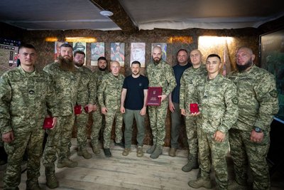 На Сумщині Президент відвідав пункт управління 225-го штурмового полку На Сумщині Президент відвідав пункт управління 225-го штурмового полку